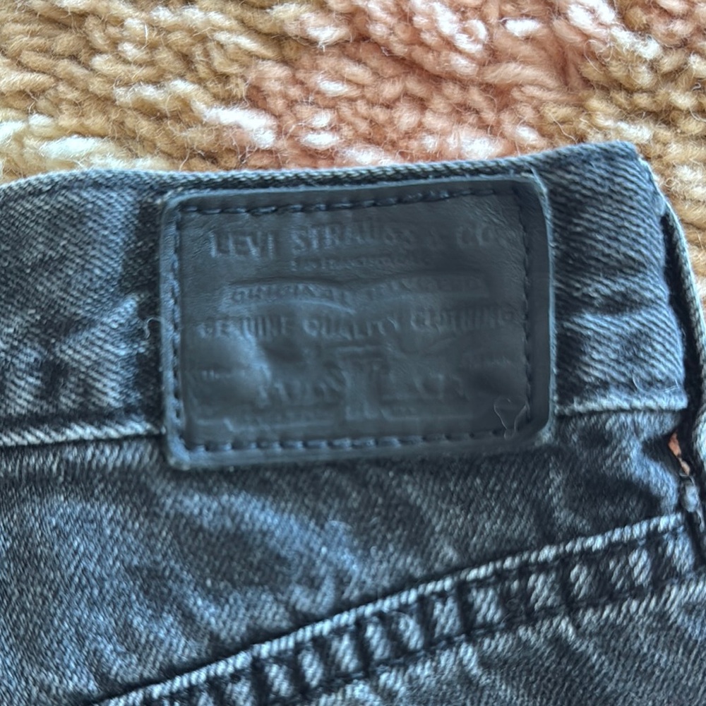 Levi's Black High-Rise Cropped Ankle Jeans - Picture 7 of 9